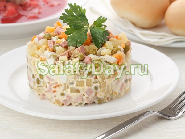Оливье с яблоком