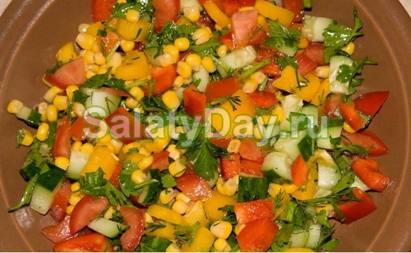 Простой салат на Новый год из перца, сыра и кукурузы