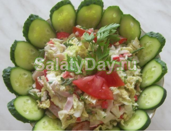 Салат с крабовыми палочками и пекинской капустой