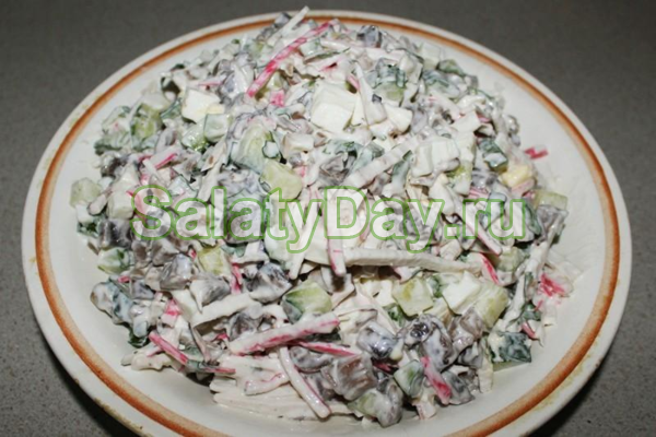 Салат с крабовыми палочками и грибами
