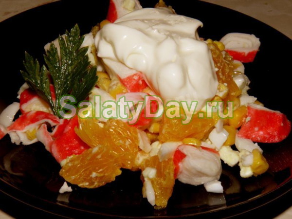 Салат с апельсинами и крабовыми палочками