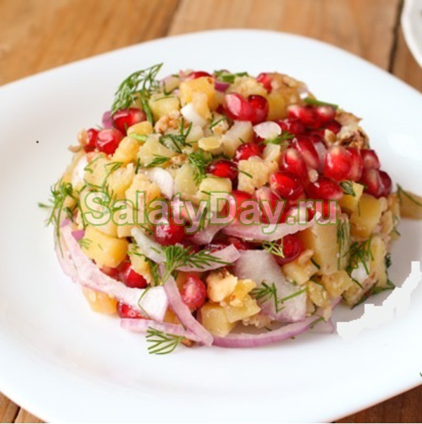 Салат с гранатом и орехами