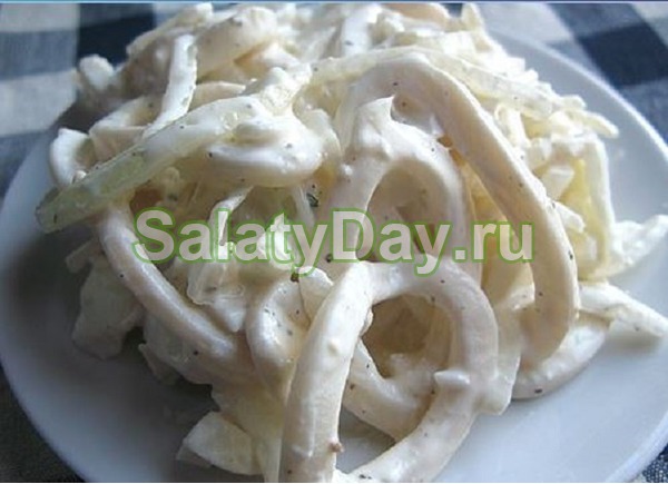 Салат с кальмарами и яйцом