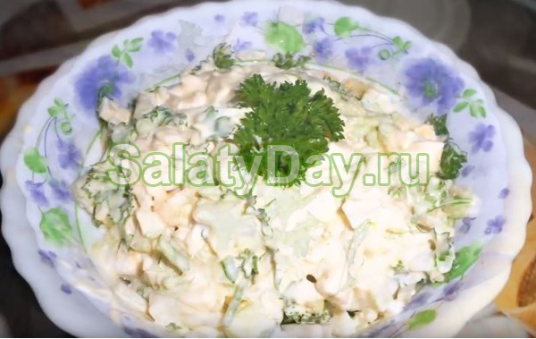 Салат из кальмаров, яйца и риса