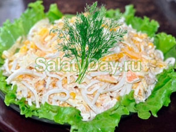Салат с кальмарами и куриным мясом