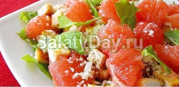 Салат с тунцом, бананами и грейпфрутом