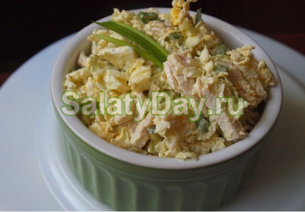 Салат из курицы с ананасом