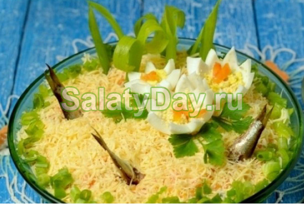 Салат рыбки в пруду с орехами