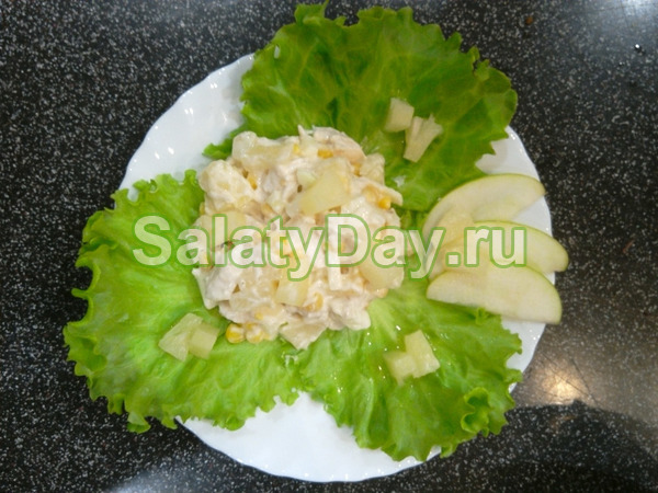 Салат с ананасом
