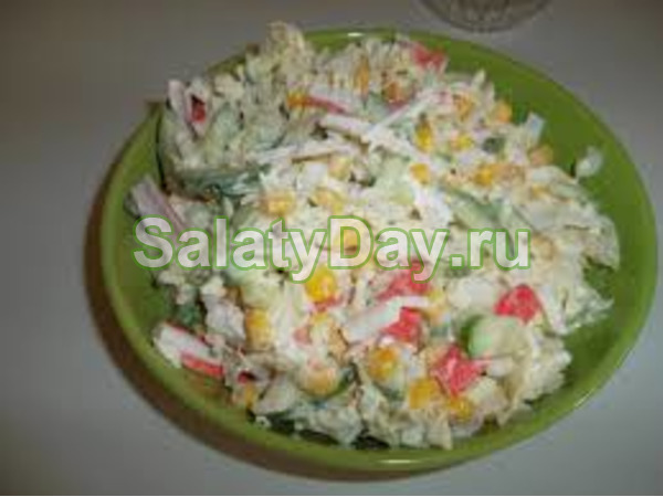 Элементарный салат из капусты и крабовых палочек