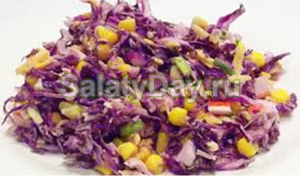 Салат с крабовыми палочками и краснокочанной капустой