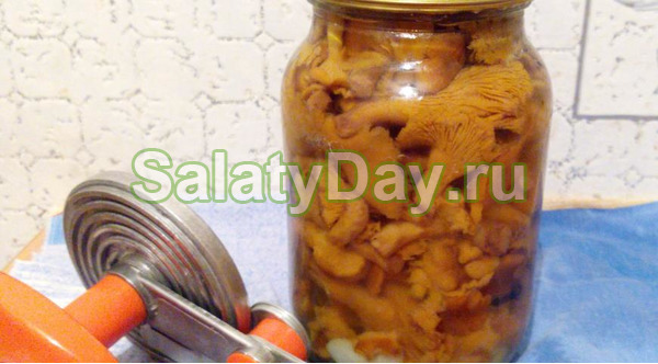 Лисички маринованные