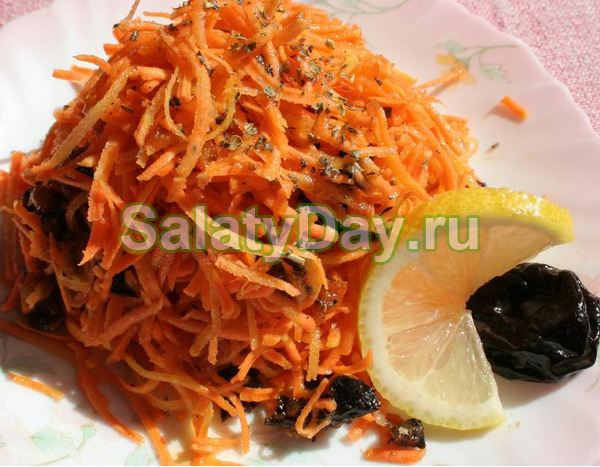 Салат Поклонник с курагой и черносливом