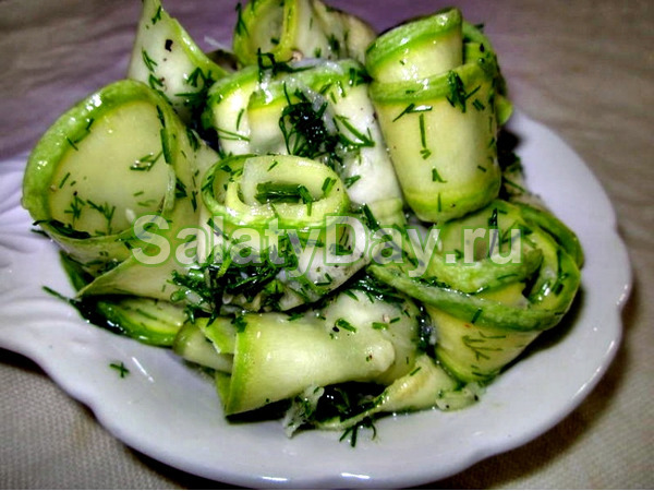 Быстрая, остренькая закуска из кабачков