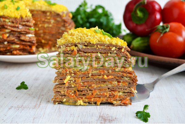 Печеночный торт с яйцом и морковью