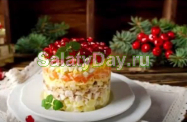 Салат Красная шапочка с копченой грудкой
