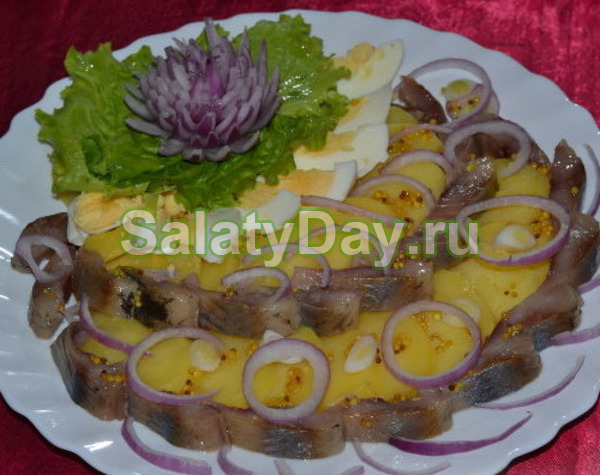 Русский салат с сельдью