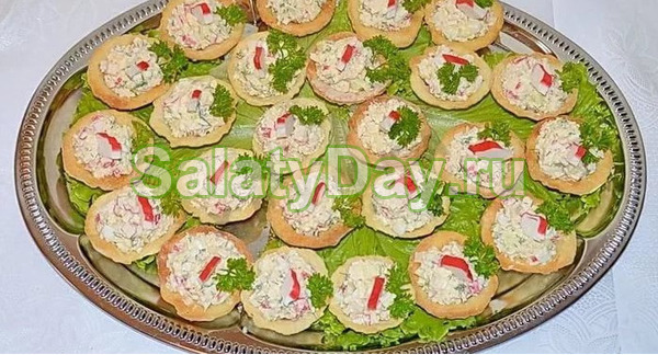Тарталетки с крабовыми палочками