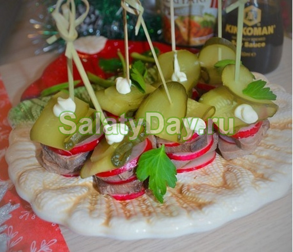 Закуски на шпажках с языком