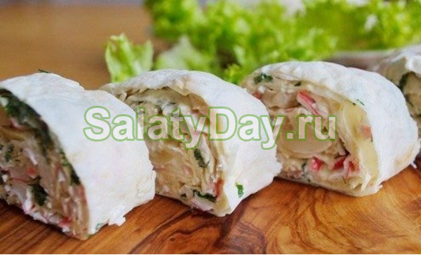 Закуска из лаваша с крабовыми палочками, грибами и сыром