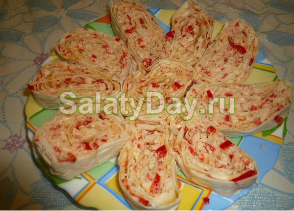 Закуска из лаваша с крабовыми палочками и болгарским перцем