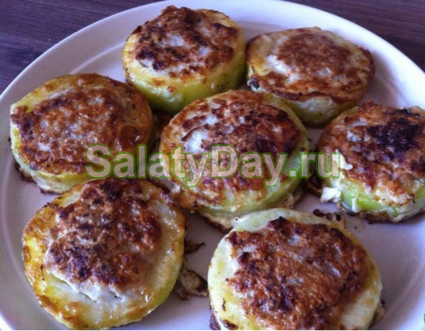 Простая закуска из кабачков и фарша в кляре