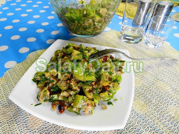Простая закуска из кабачков с грецкими орехами