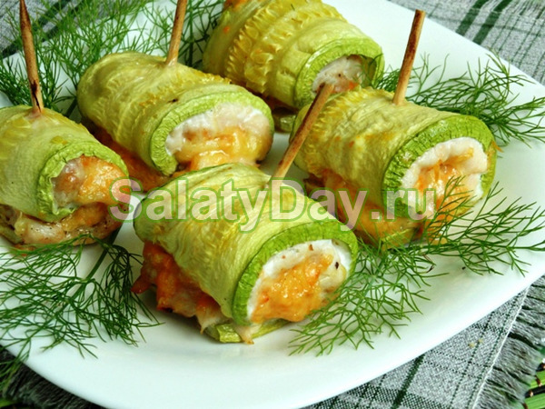 Простая закуска из кабачков с курицей