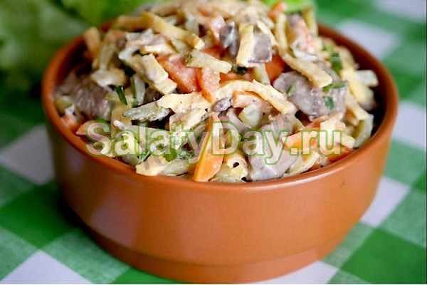 Салат с куриной печенью