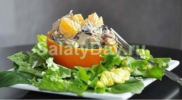 Салат из курицы в апeльсинe