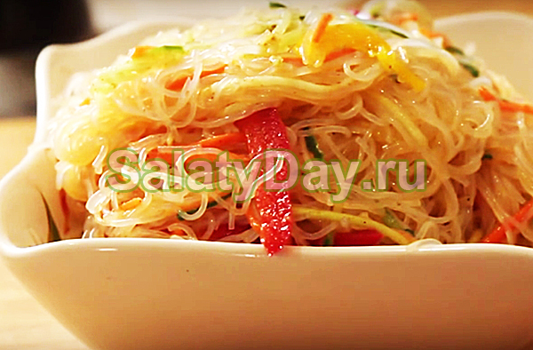 Салат из фунчозы с овощами &ndash; простой рецепт