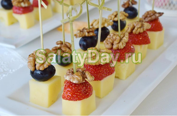 Канапе сырно-фруктовые