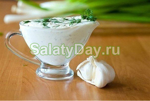 Заправка с красным молотым перцем и дижонской горчицей с хреном