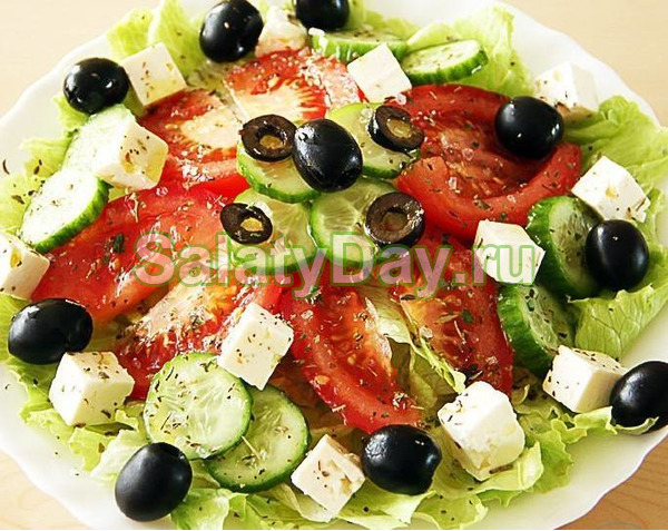 Греческий салат с курицей