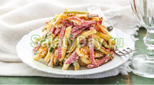 Салат с блинчиками и с охотничьими колбасками