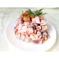 Пошаговый рецепт салата с копченой курицей, фасолью и сухариками с фото