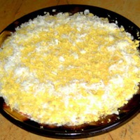 Салат с колбасным сыром
