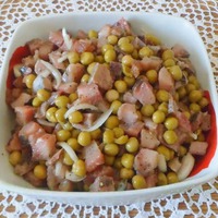 Салат с горошком