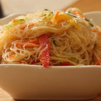 Салат с фунчозой