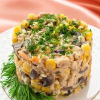 Салат с вареной куриной грудкой