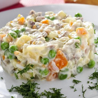 Салат со свежим огурцом